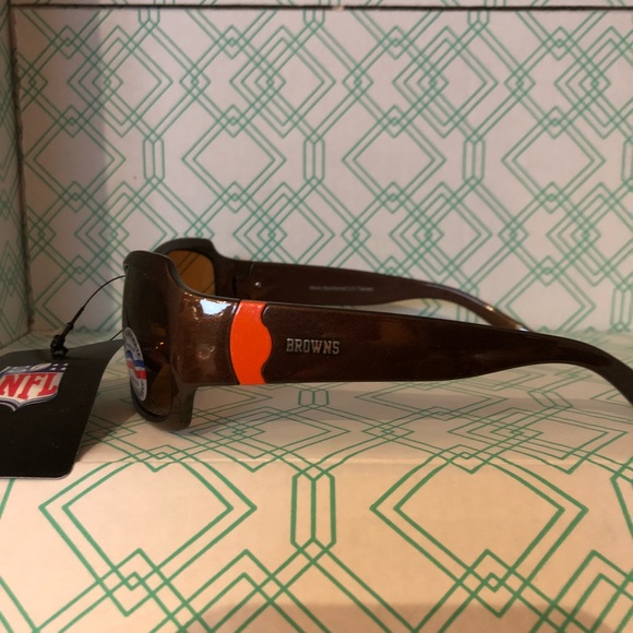 Cleveland Browns NFL Sunglasses Brown - Picture 3 of 6